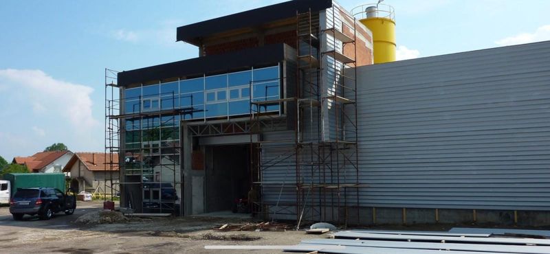 Gewerbehalle mit Fensterband