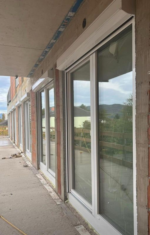 Bodentiefe Fenster im Rohbau